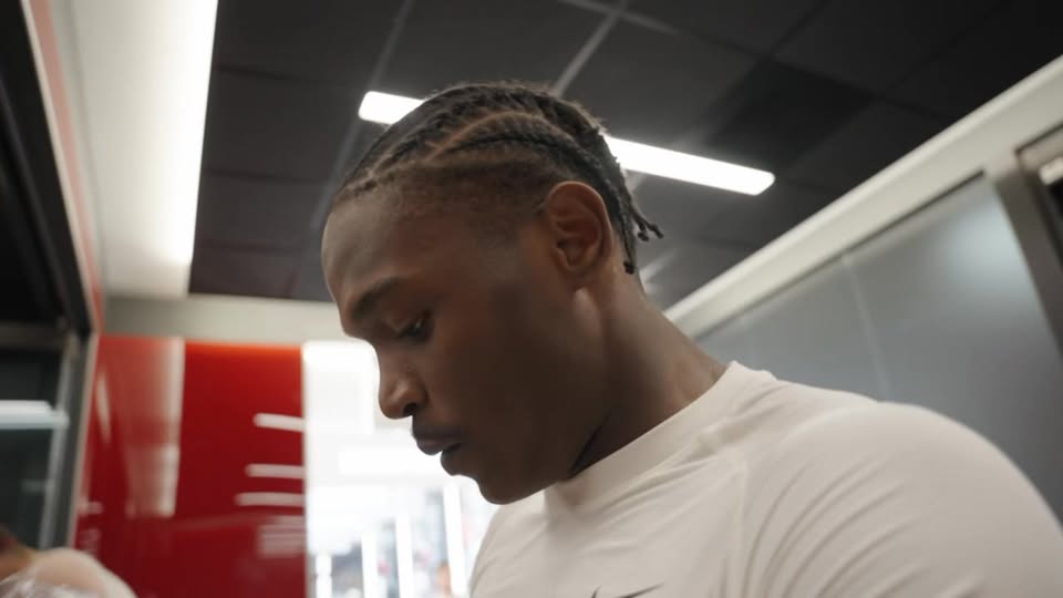 The team got a special surprise 

Big thanks to Ty Simpson for gifting everyone …